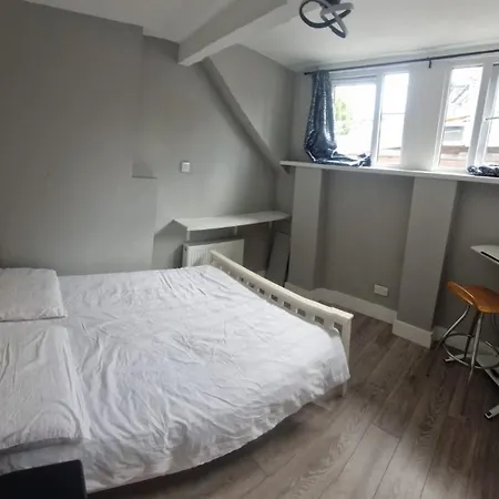 Charming Retreat In * コーク