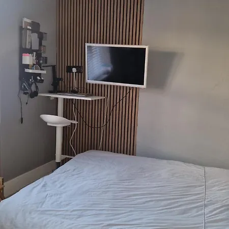 Charming Retreat In * Корк