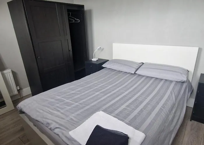 Charming Retreat In * Корк