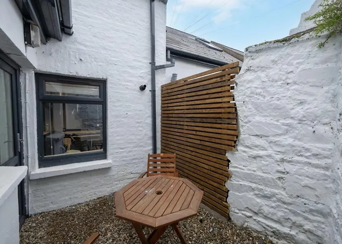 Charming Retreat In Bed & Breakfast *