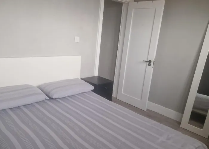 Bed & Breakfast Charming Retreat In